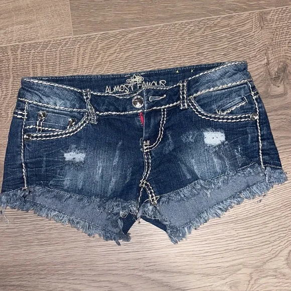 Super cute denim shorts ✨ - Picture 2 of 4